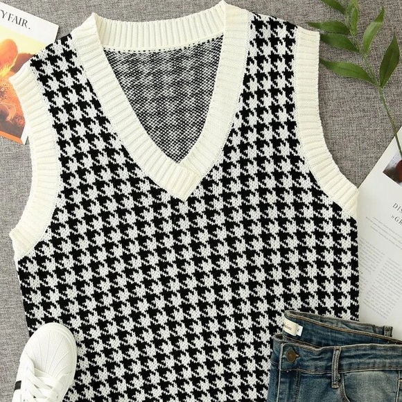 Jackets & Blazers - NEVER WORN Houndstooth V-Neck Oversized Sweater Vest